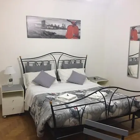 The Rooster Bed & Breakfast Fiumicino